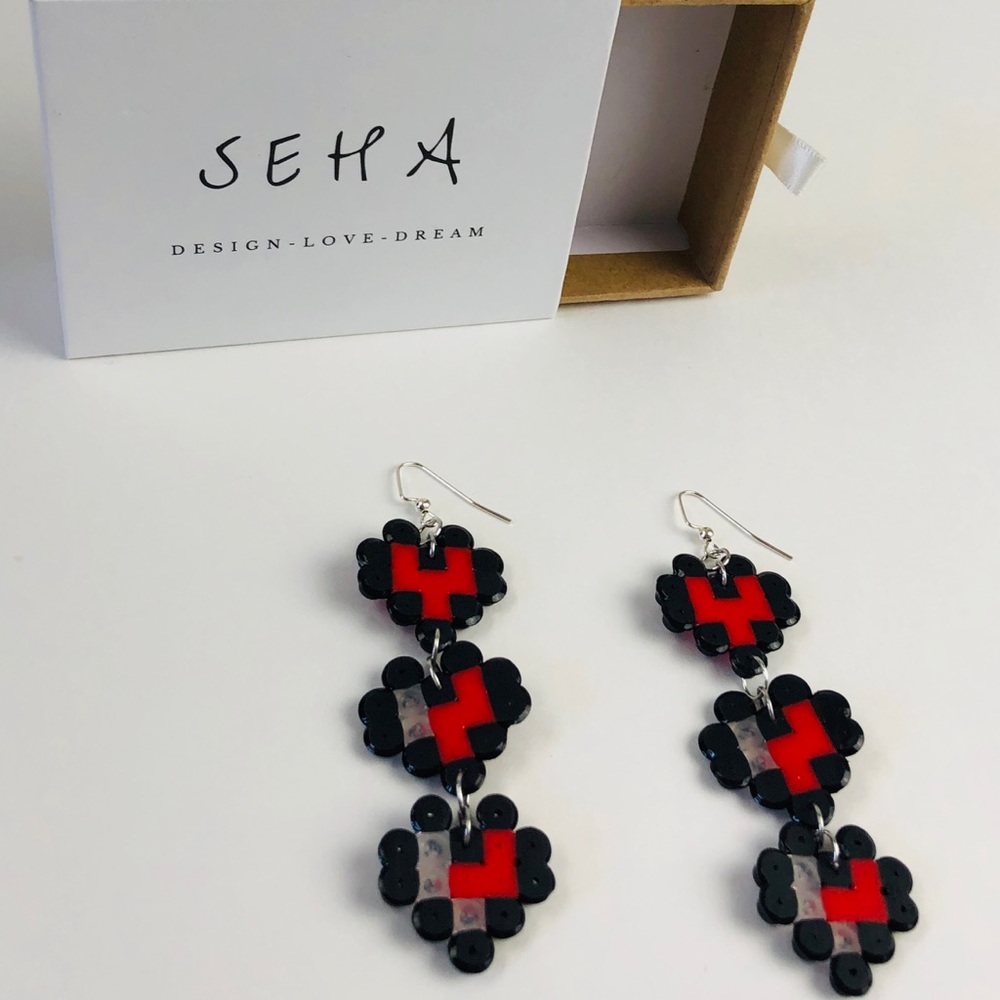Super cute handmade hearts earrings